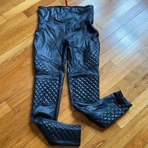 Spanx lightly worn Quilted pattern leggings size M